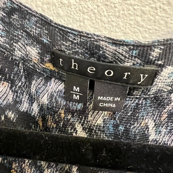 Theory 100% Silk blouse SZ M - Picture 4 of 4